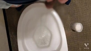 【個人撮影・おしっこ】デカチン　おしっこ動画　変態素人　日本人