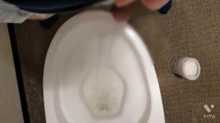 【個人撮影・おしっこ】デカチン　おしっこ動画　変態素人　日本人