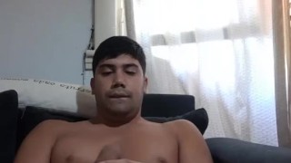 PADRASTRO ME DEJA SOLO EN SU DEPTO Y PASA ESTO