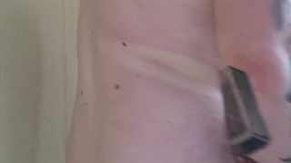 3 ballons et 1 gode dans mon cul sous la douche