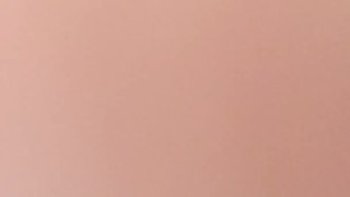 MASTURBACIÓN Y SQUIRT EN EL COCHE, A PLENA LUZ DEL DIA.