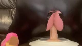 Dildo in Latex & Heels