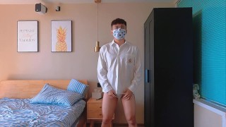 シャツを着た大学生が自慰行為と絶頂