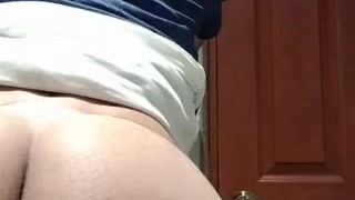 Culo desnudo en baño publico - naked ass at pubic toilet