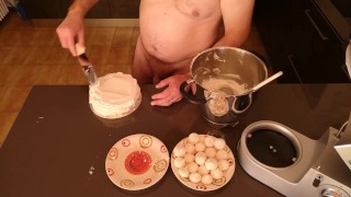Cicci77 dopo aver raccolto 50 grammi di sborra, prepara una torta meringata allo sperma!