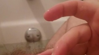 Fun in the tub with cumshot