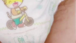男の娘、パンパースのビッグサイズにおしっこ