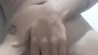 Me sentía sola y comencé a tocarme