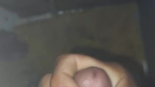 Hombre Muy Cachondo se Pajea y Gime de Gusto!!