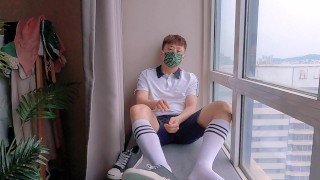 制服姿の男が窓際で自慰行為と射精