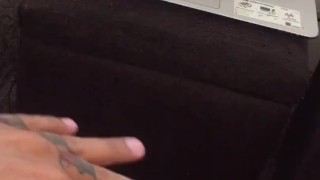 🔥Hetero dotado se hace una paja con un juguete sexual 🍆