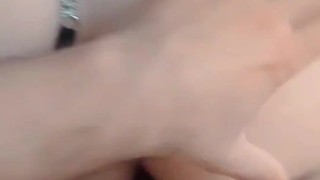 PUXANDO A CALCINHA PARA O LADO E FUDENDO A LOIRA