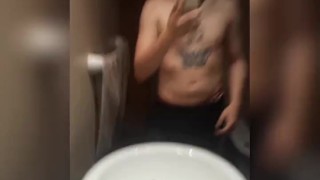 Me masturbo y gimo pensando ti 