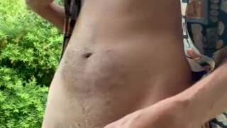 Petite branlette dans le jardin 