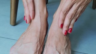 Veiny feet and hands by Angelmuscles