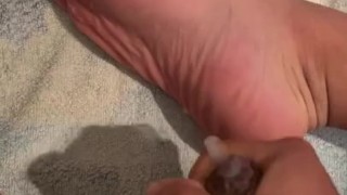 Twink cum on his feet