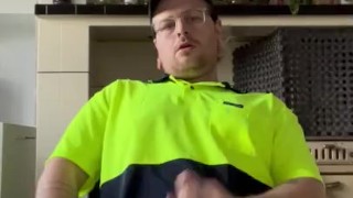 Tradie Jerks off on the job 