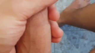 Aspettando qualcuno che mi succhia il cazzo