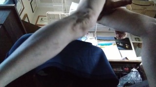 20220528 under my desk !