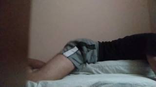 Fuking my pillow until Cumming