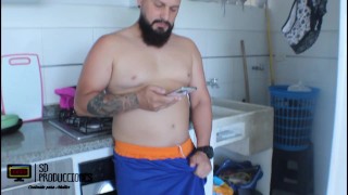 me encanta oler las pantys de mi madrastra