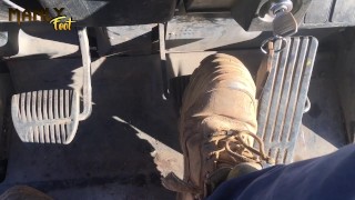 QUITE BUSY AT WORK TODAY- COME WORSHIP MY FEET WHILE I WORK - MANLYFOOT - 🦶 🏗- SMOKO