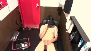 【VRオナニー】大学生がビデオボックスでオナニー