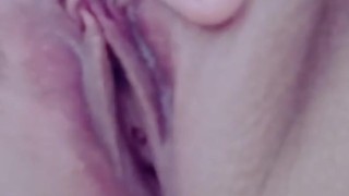 Coño recién depilado de colegiala. Quién me lo lambe 