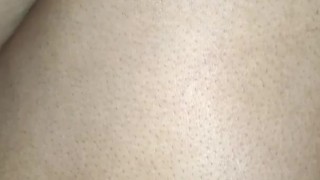 Le hago la tanga aun lado y le meto la verga rico a mi secretaria