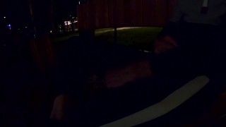 Парень дрочит на оживленной улице. Экстрим