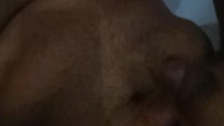 بدأت بلمس نفسي وانتهى الأمر بالكثير من الحليب