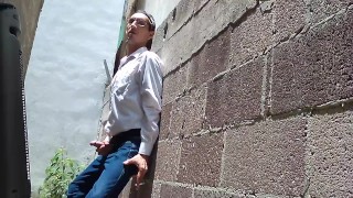 Un oficinista solo se consuela en el callejón del amor por rabaerre