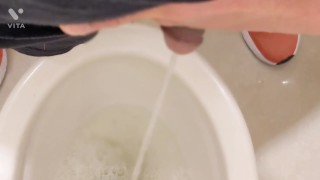 【個人撮影・おしっこ】おしっこ動画　デカチン　お漏らし　変態素人　日本人.k