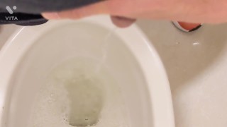 【個人撮影・おしっこ】おしっこ動画　デカチン　お漏らし　変態素人　日本人.k
