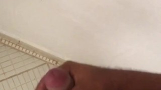 MIRA COMO ME LA JALO PENSANDO EN TI