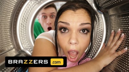 Brazzers - Busty Babe Sofia Lee Fucks Her Way Out Of The Dryer With Her Roommate's Bf