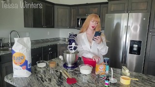 Hi Daddy, Im baking some cookies for you, Wanna watch?