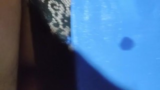 Le pegó en sus nalgas y me dice que que rica esta mi verga y que le dé más duro