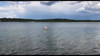 Плаваю ГОЛЫМ и ДРОЧУ на Общественном Пляже....Меня кажется заметили?!