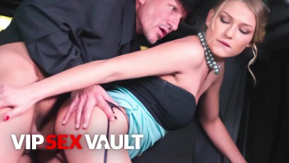 VIP SEX VAULT - 大屁股女孩露西心决定操好洪出租车