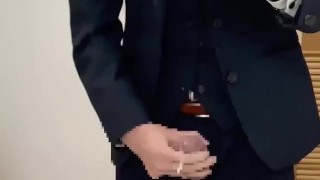 ges_katu 結婚式帰りにスーツで立ちオナニー 巨根からこぼれるザーメン デカマラ スーツ