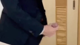 ges_katu 結婚式帰りにスーツで立ちオナニー 巨根からこぼれるザーメン デカマラ スーツ