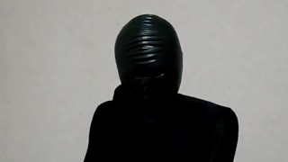 鼻穴のみラバーマスクを付けてブレスプレイ