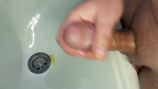 Парень мастурбирует одноглазого пока девушка в другой комнате 