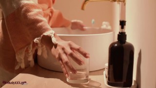 AMAZING EROTIC BATH MASTURBATION ALICE KELLY