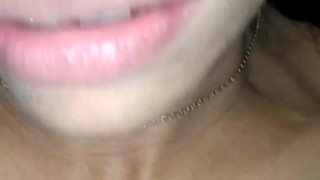 Gritona me habla mientras follamos para pedirme que le de mas duro que se va a venir