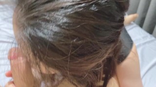 爱丁堡的翘臀留学生，给我提供了一流的口活服务，让我后入内射在她的屁股里