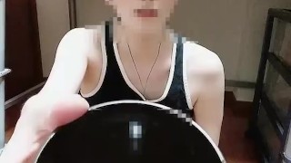 タンクトップイケメン日本人がオナ禁後の連続オナニーで大量射精！050