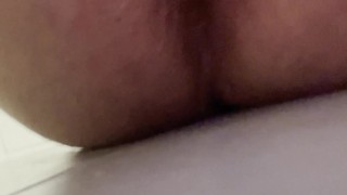 Mi apro il culo per la prima volta. Chi mi aiuta?