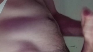 Guarda la mia pancia come si muove mentre godo!